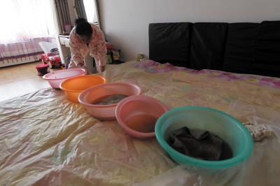 仁化楼上漏水，住户失联，小区没物管，业主维权难！律师来支招……